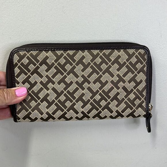 Tommy Hilfiger Zip Accordion Wallet NWOT - Picture 3 of 4